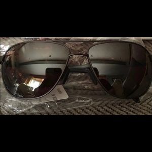 Maui Jim Castles Black with dark lenses